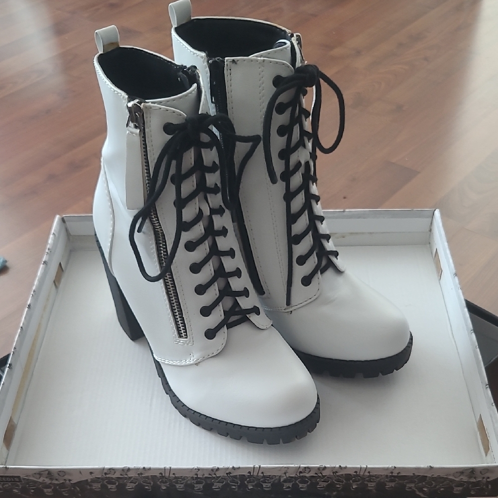 SODA White Lace-Up Ankle Booties with Zippers